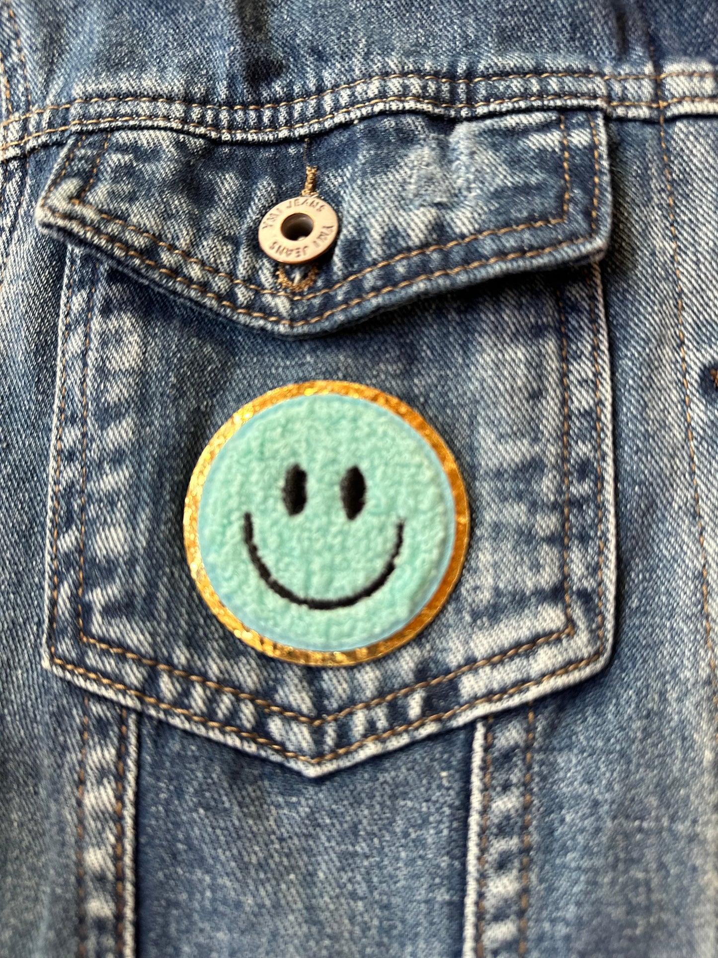 Smiley's teal